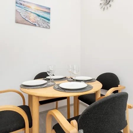 Апартаменти Z Parkingiem Tylko 8 Minut Spaceru Od Morza By Renters
